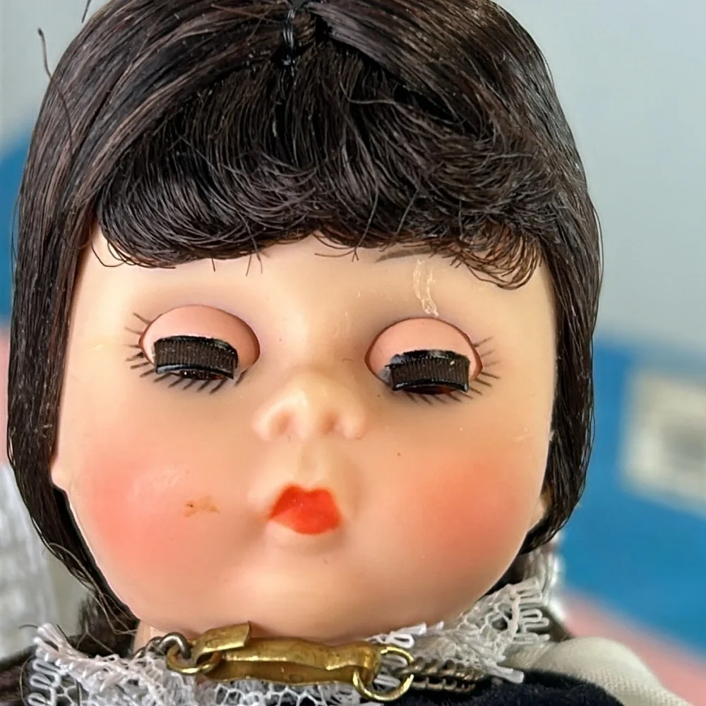 Vintage Madame Alexander “Italy” Collector Doll 553 in Box